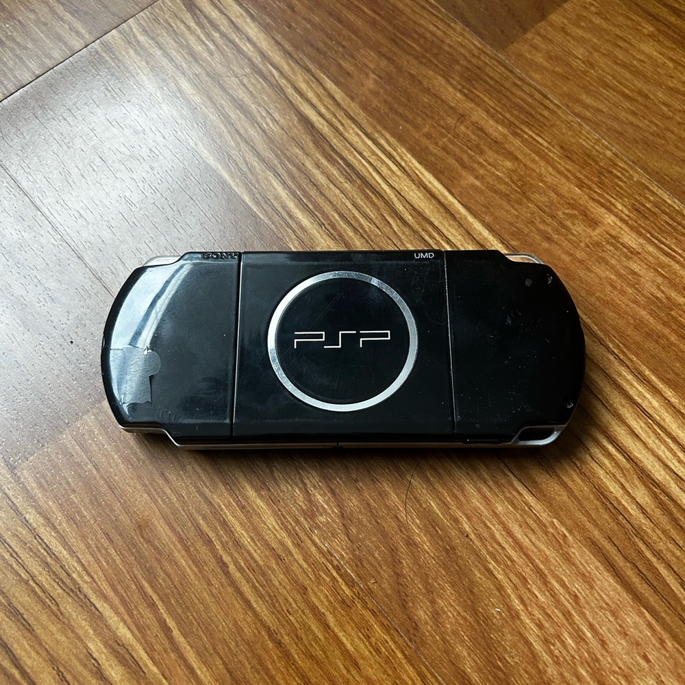 Sony PSP Black Handheld Console - Picture 2 of 3
